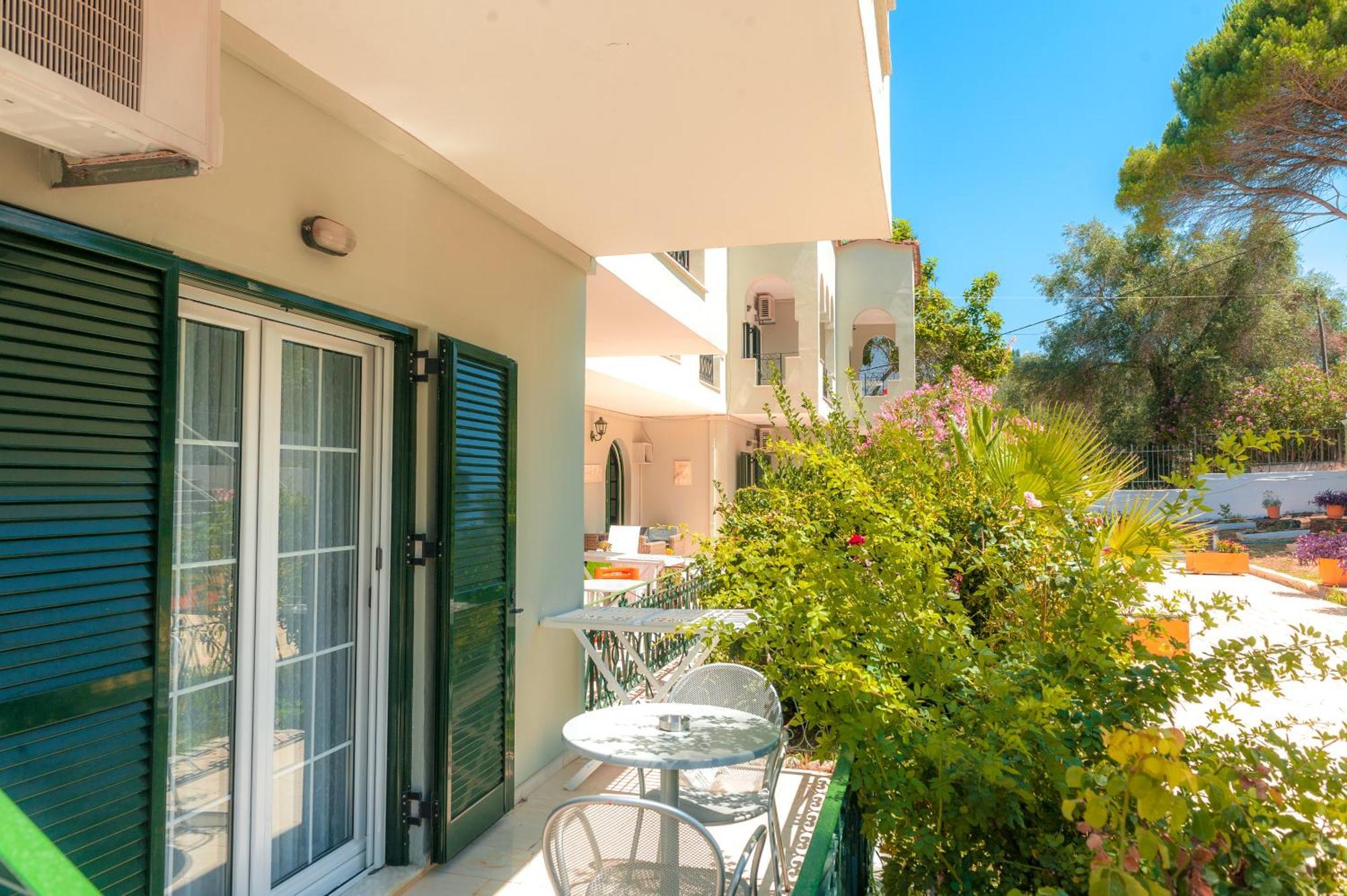 Vassilis Paradise Garden Aparthotel Agios Georgios Pagon Buitenkant foto