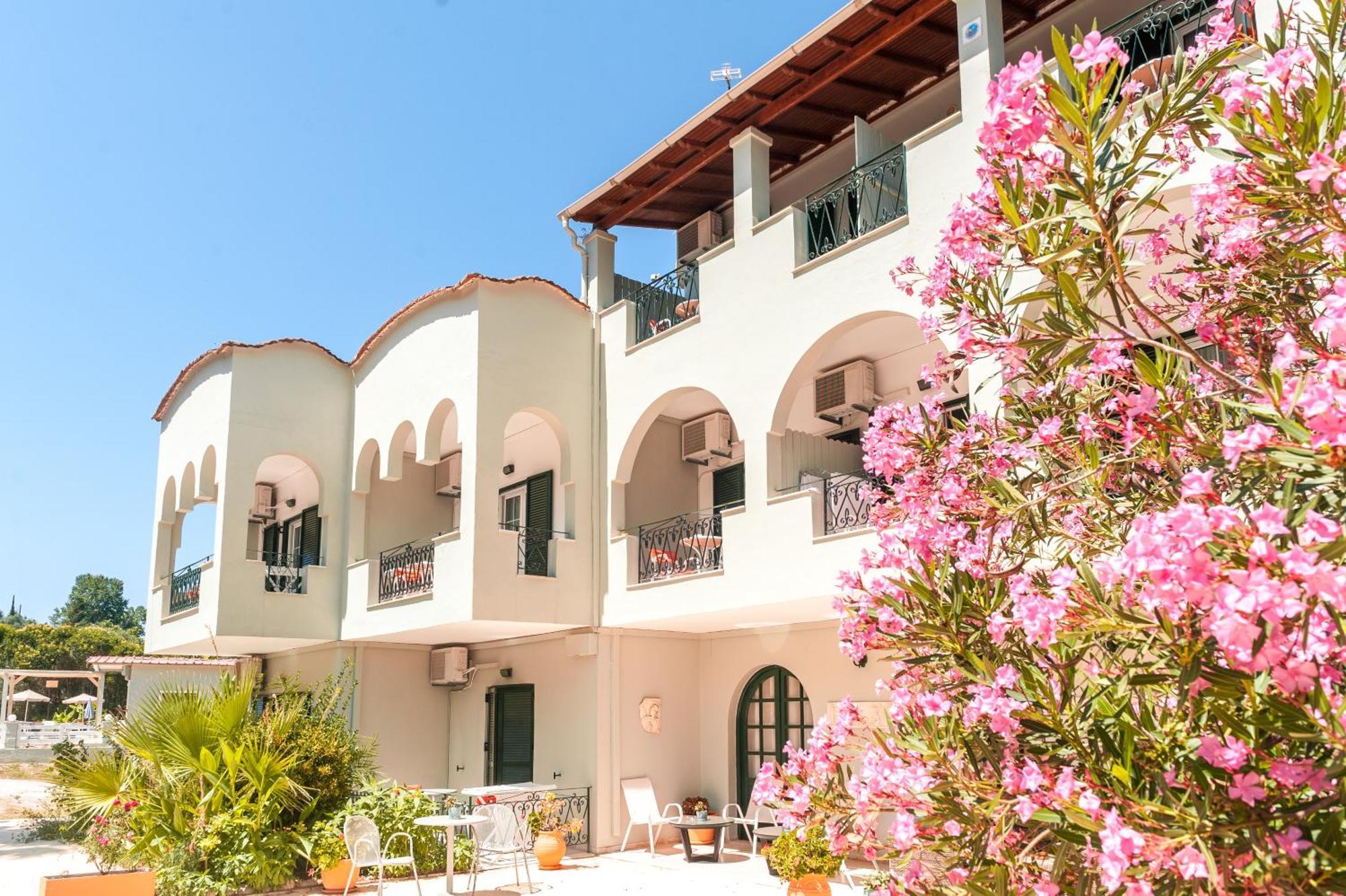 Vassilis Paradise Garden Aparthotel Agios Georgios Pagon Buitenkant foto